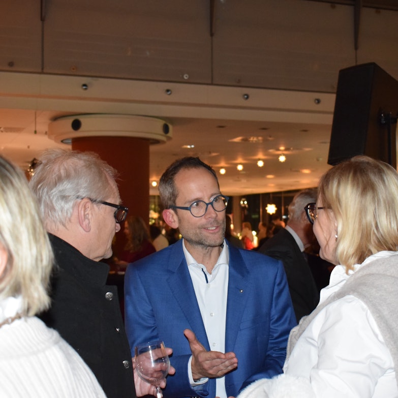 Carsten Schmidt-Kippig und Gäste im regen Austausch