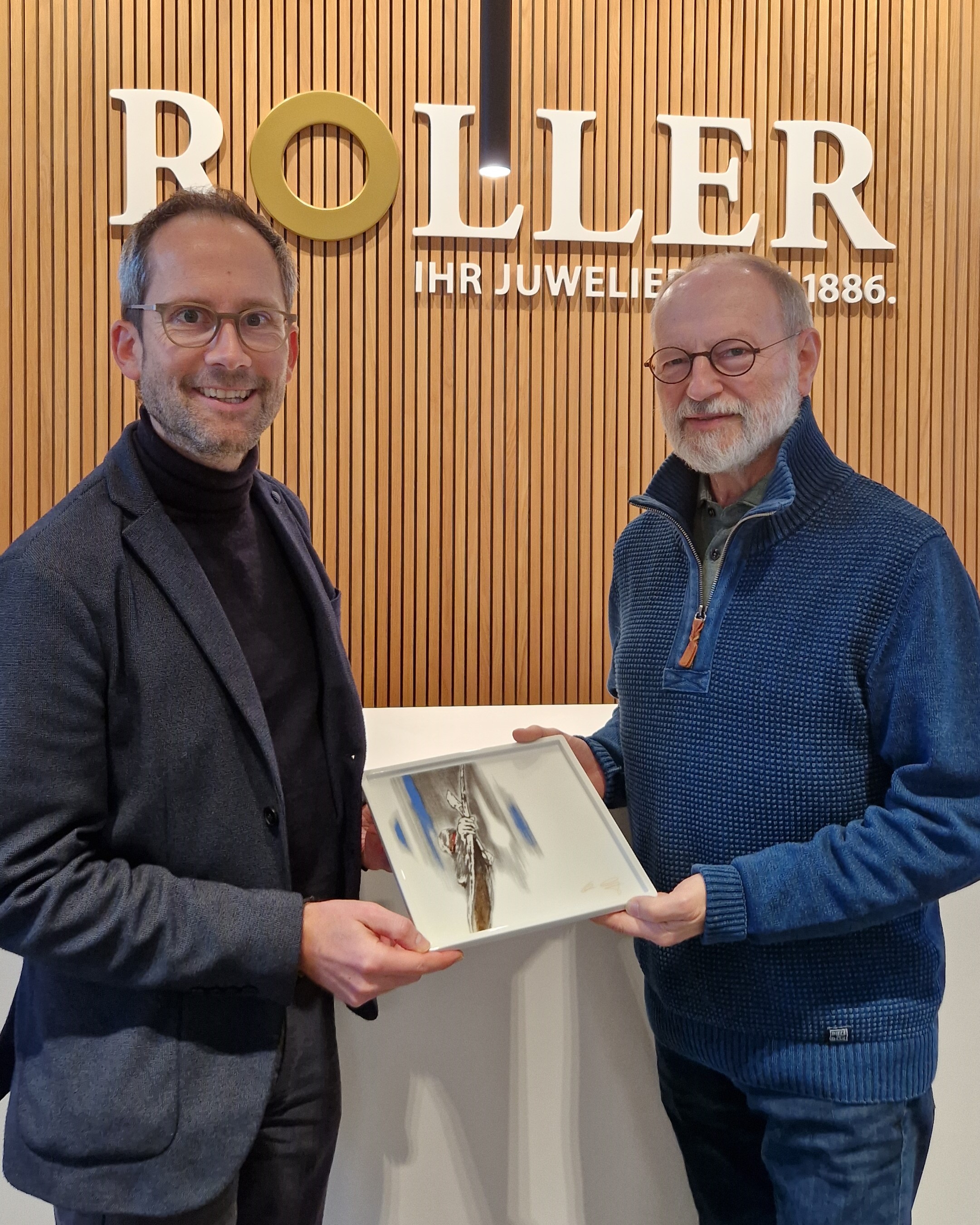 Carsten Schmidt-Kippig und der Chemnitzer Künsterl Christian Lang mit der Roller Art Edtion Platte "Im Visier".