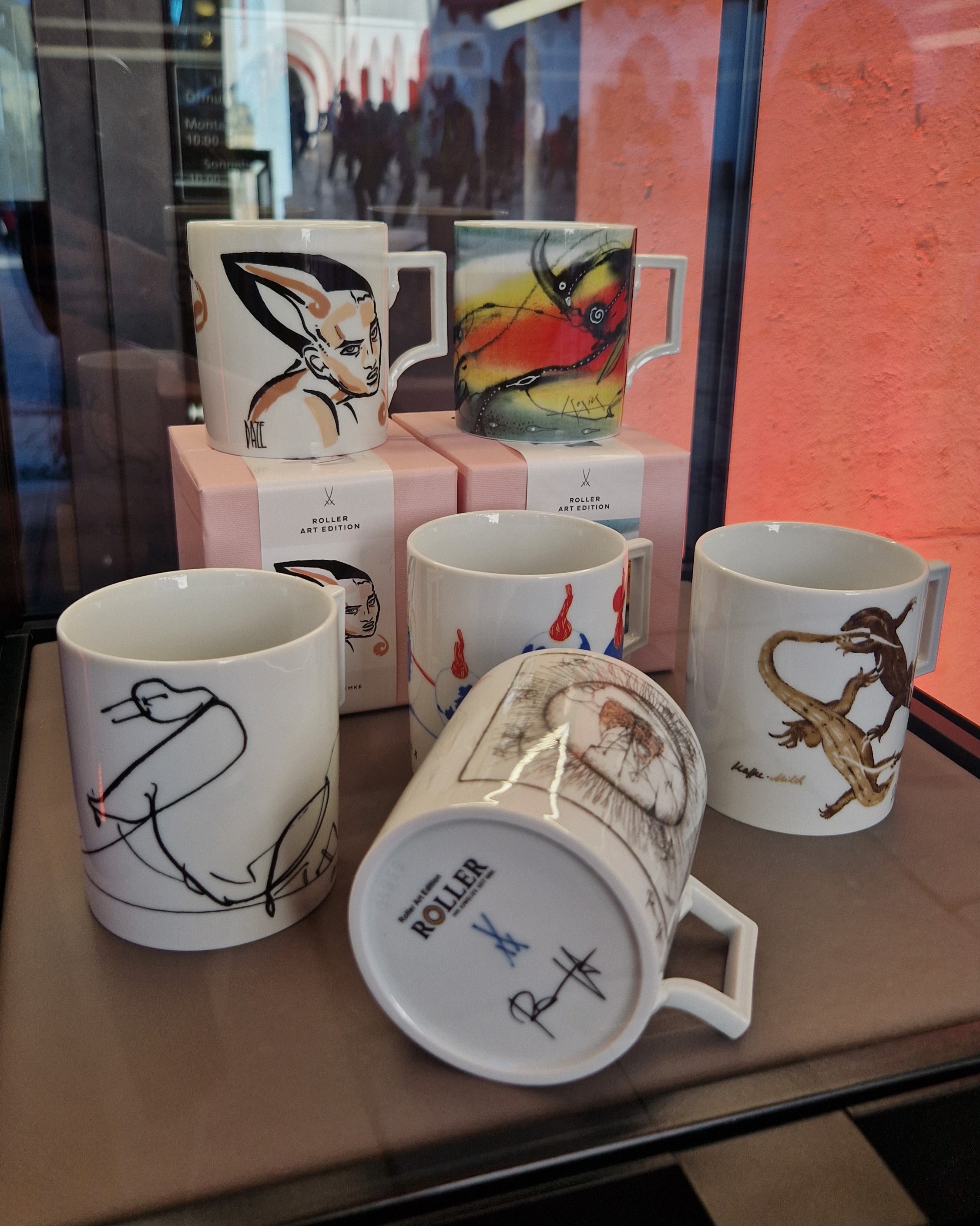 Präsentation der Roller Art Edition unter den Arkaden des Juwelier Roller | Atelier zur Eröffnung des Kulturhauptstadtjahres.