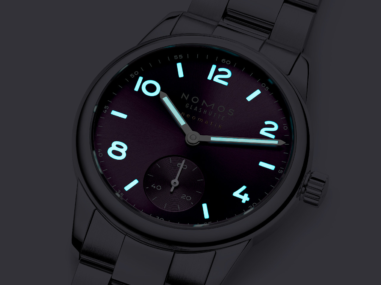 NOMOS Glashütte Club Sport neomatik 34 in Dunkelheit