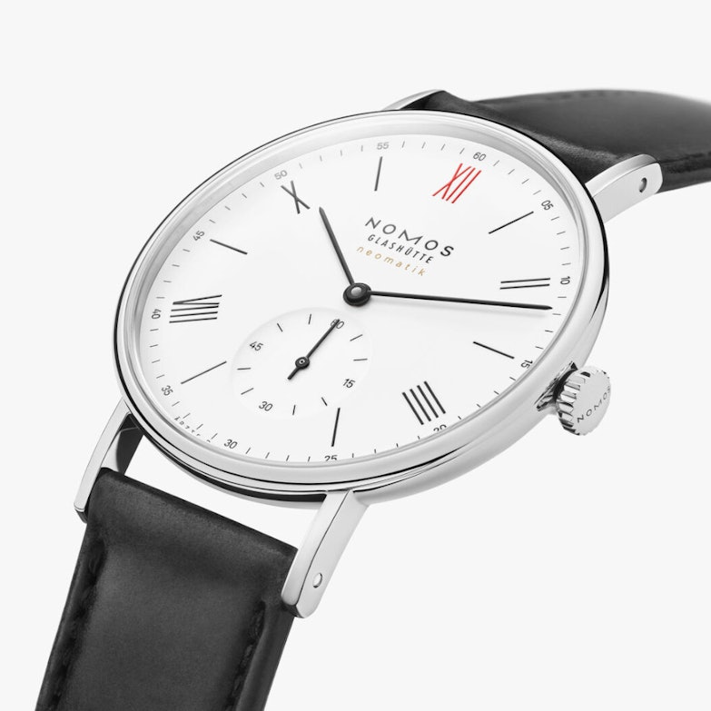 NOMOS Glashütte Ludwig 39 Neomatik "Ärzte ohne Grenzen" Ansicht