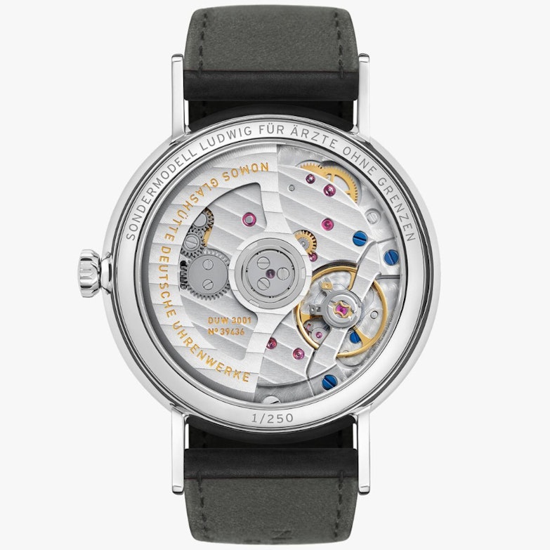 NOMOS Glashütte Ludwig 39 Neomatik "Ärzte ohne Grenzen" Gehäuserückseite