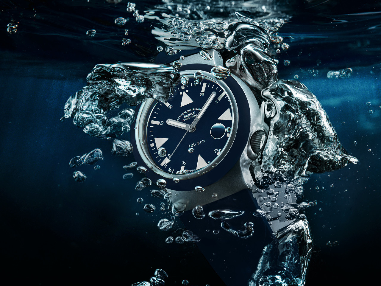 Mühle Glashütte S.A.R. Rescue-Timer Nautikblau blaues Zifferblatt blaues Kautschukband unter Wasser
