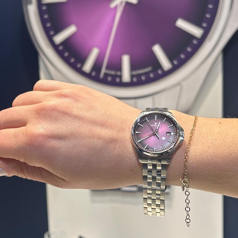 Junghans Meister Damenuhr in strahlendem Violett