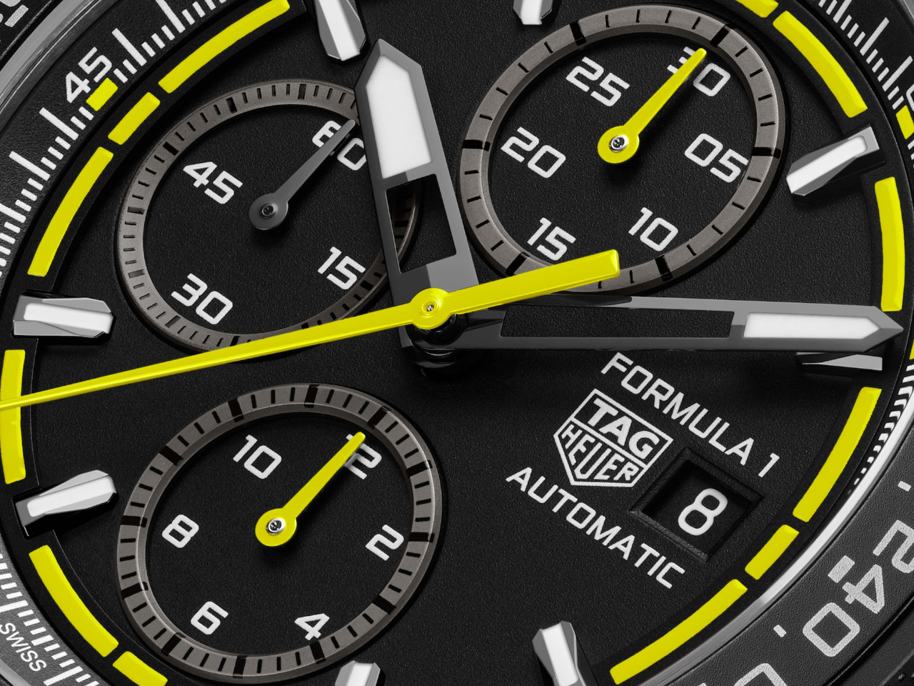 TAG Heuer Formula 1 Chronograph Automatik Titan 44mm Schwarz-DLC schwarzes Zifferblatt schwarzes Kautschukband