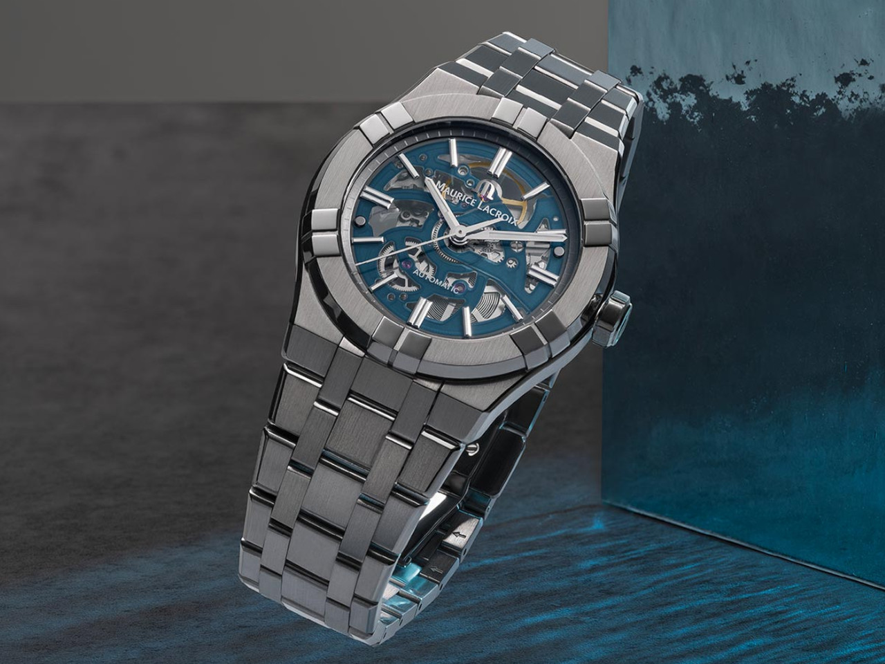 Maurice Lacroix Aikon Skeleton Automatik Edelstahl 39mm skelettiertes ZIfferblatt Metallband Ansicht