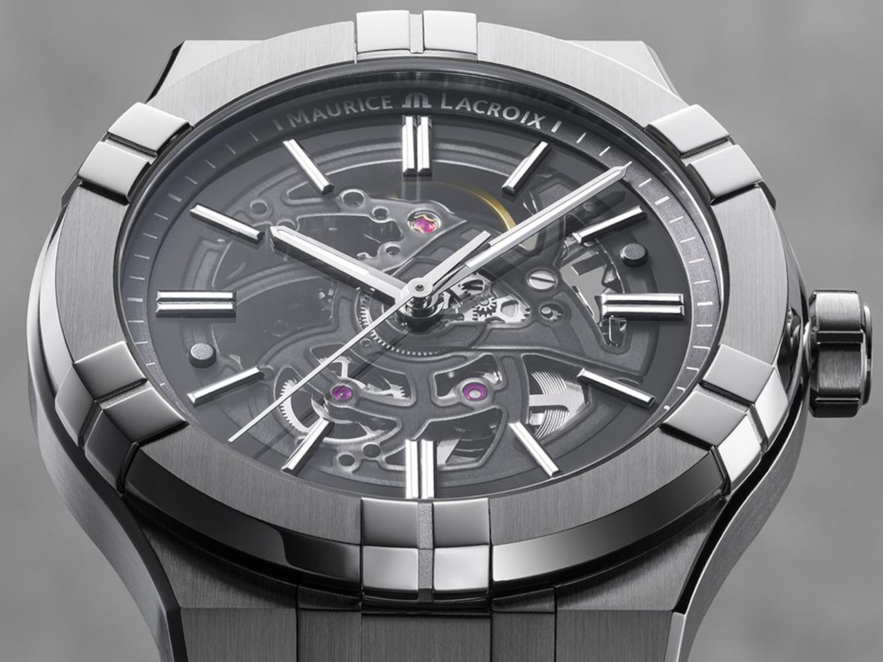 Maurice Lacroix Aikon Skeleton Automatik Edelstahl 42mm skelettiertes ZIfferblatt Metallband Ansicht