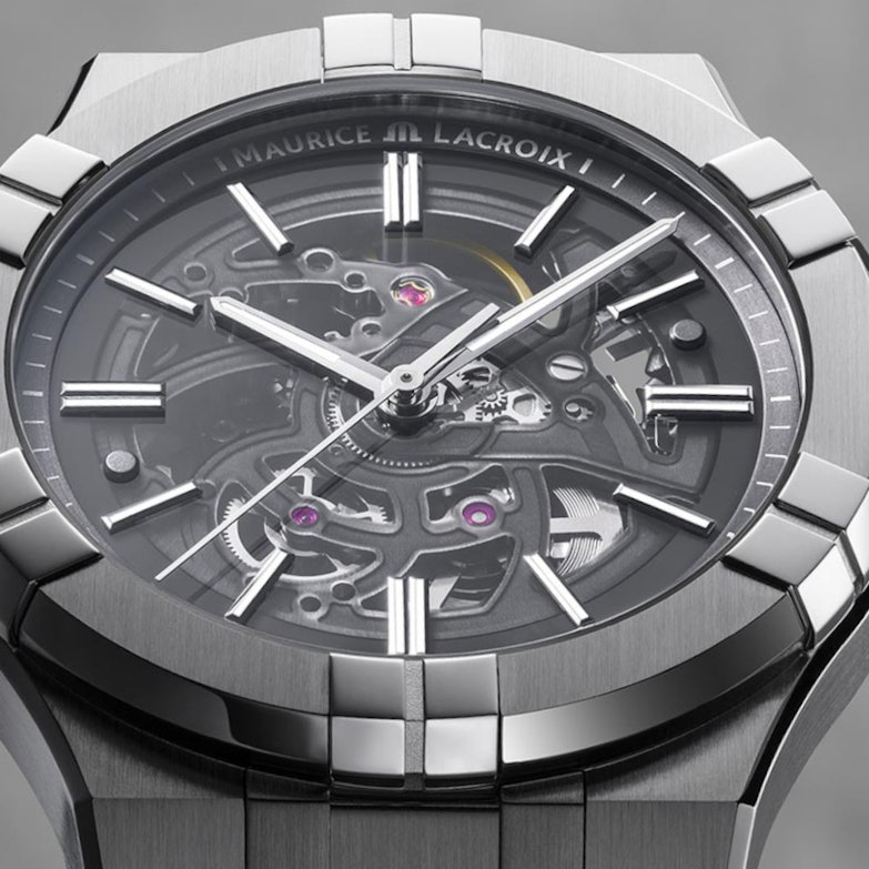 Maurice Lacroix Aikon Skeleton Automatik Edelstahl 42mm skelettiertes ZIfferblatt Metallband Ansicht