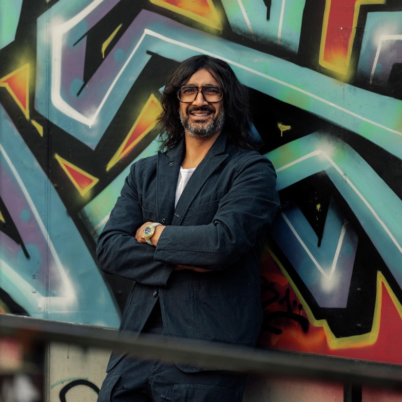 Rado DiaStar Original X Tej Chauhan Special Edition Automatik Edelstahl GG-PVD 38mm schwarzes Zifferblatt graues Kautschukband Designer