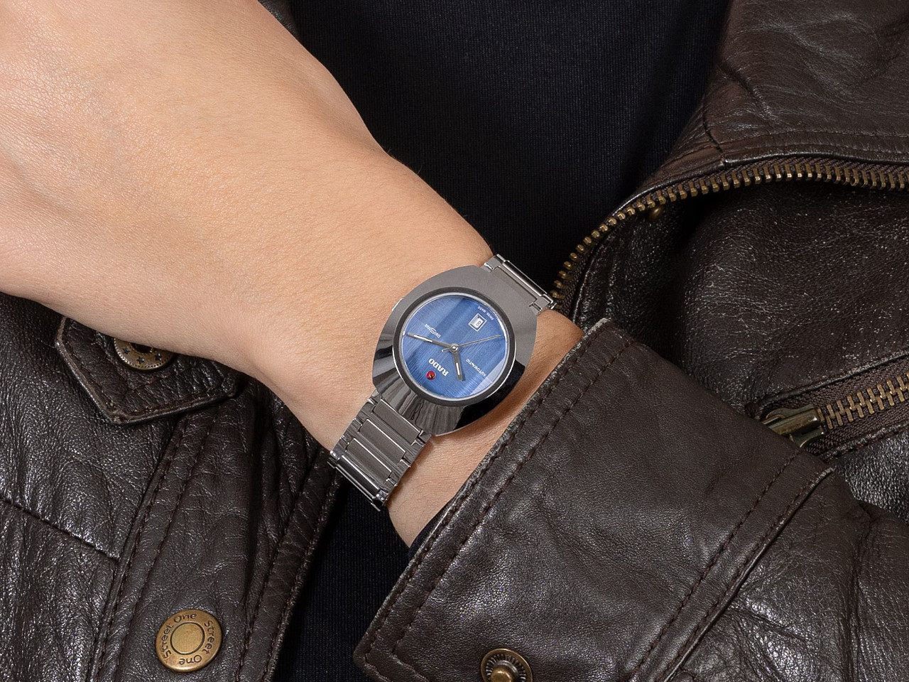 Rado DiaStar Original Automatik Ceramos 38mm blaues Zifferblatt Metallband am Arm