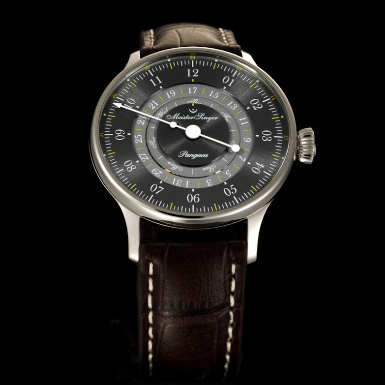 MeisterSinger Pangaea Day Date 365 Automatik Edelstahl 40mm graues Zifferblatt braunes Lederband Ansicht
