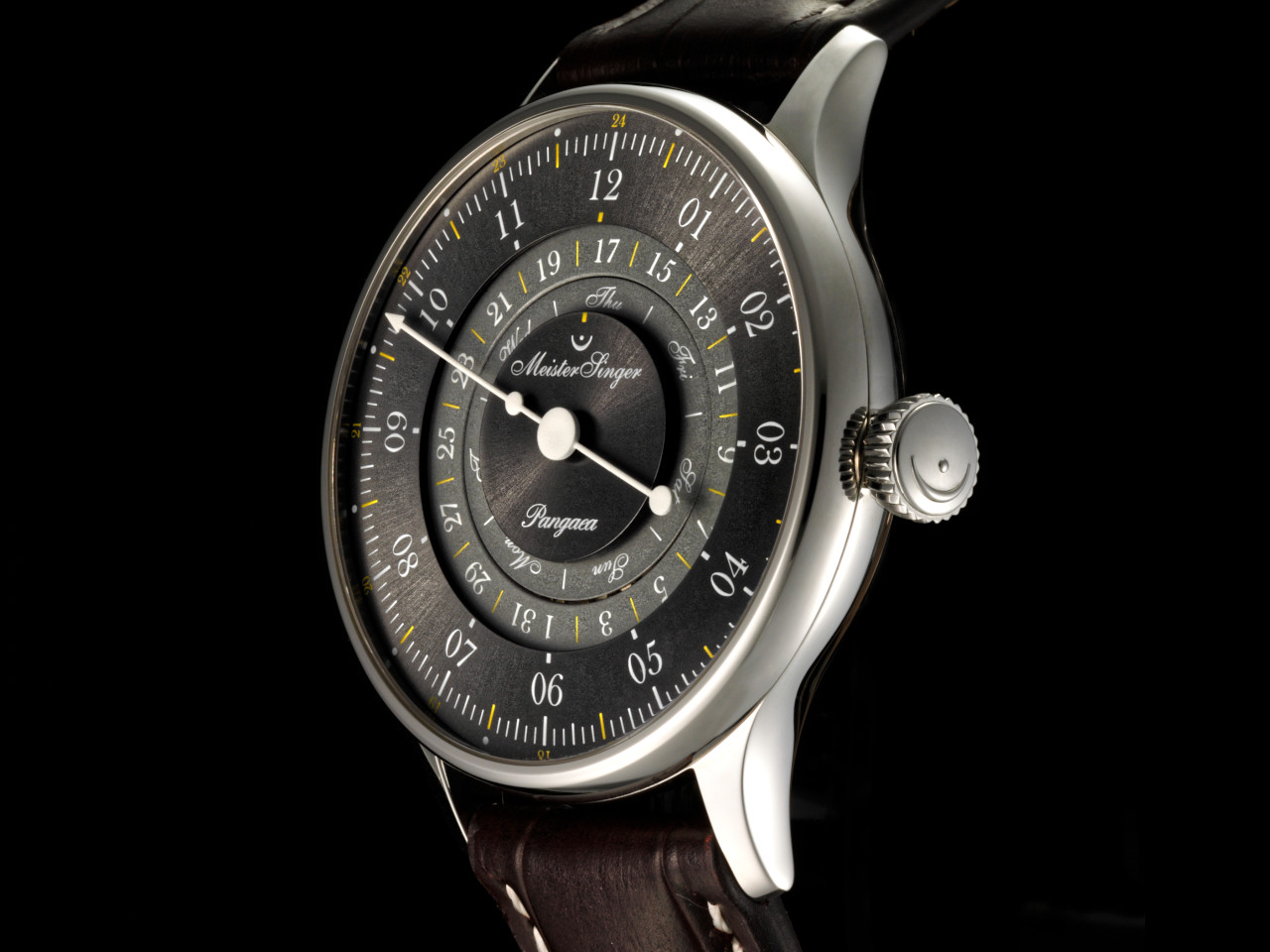 MeisterSinger Pangaea Day Date 365 Automatik Edelstahl 40mm graues Zifferblatt braunes Lederband Seitenansicht