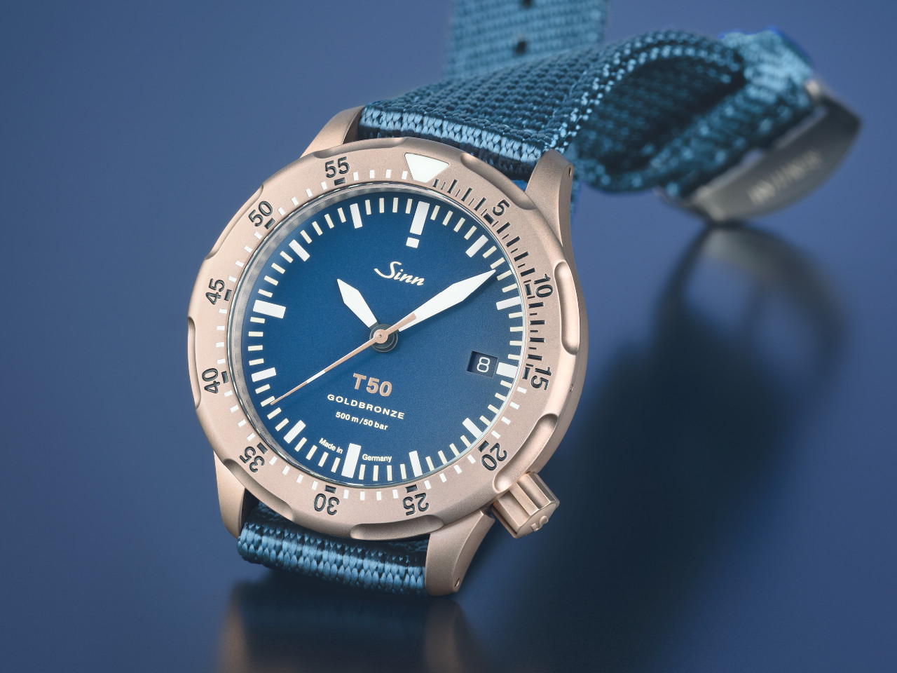 Sinn T50 GOLDBRONZE B Limited Edition Automatik Bronze 41mm blaues Zifferblatt blaues Textilband Szene