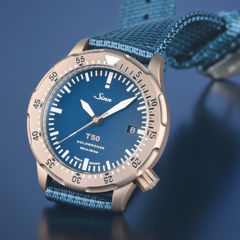 Sinn T50 GOLDBRONZE B Limited Edition Automatik Bronze 41mm blaues Zifferblatt blaues Textilband Szene