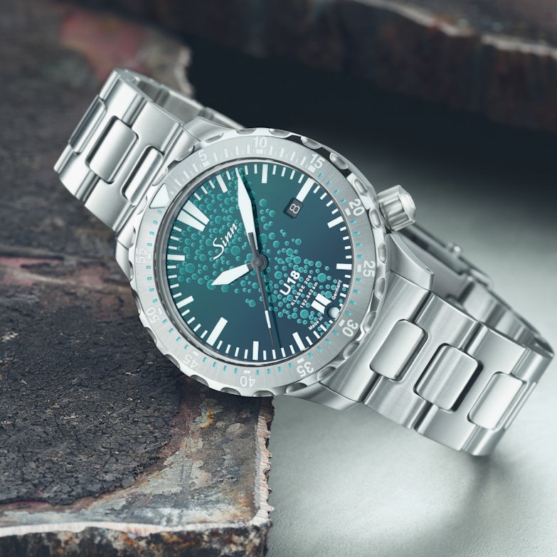 Sinn U18 Taucheruhr Limited Edition Automatik Edelstahl 44mm blau-grünes Zifferblatt Metallband Ansicht