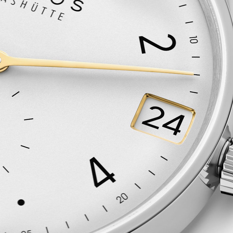NOMOS Glashütte Minimatik 39 Datum Handaufzug Edelstahl weißes Zifferblatt