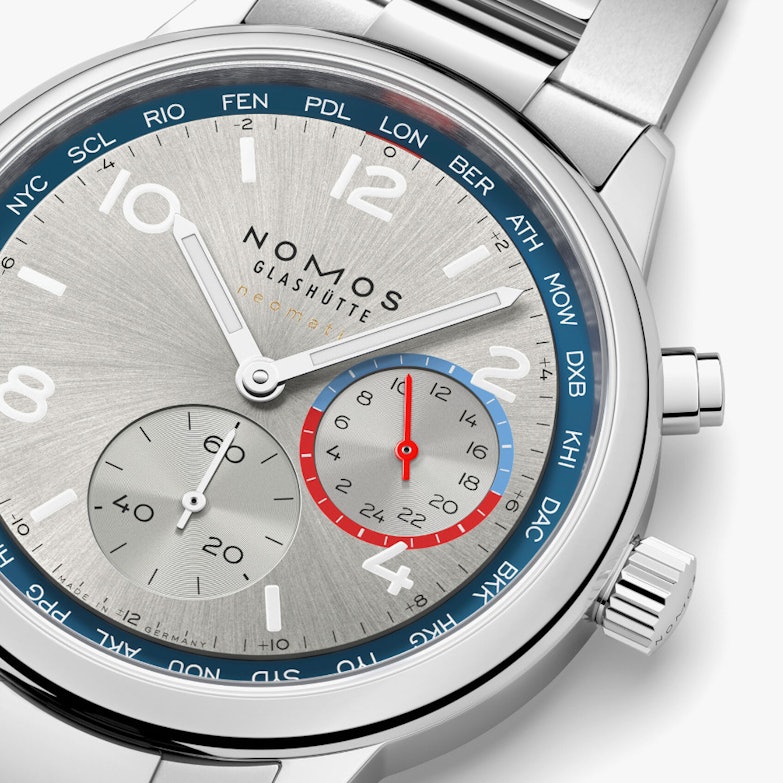 NOMOS Glashütte Club Sport neomatik Weltzeit Automatik Edelstahl 40mm silber-blaues Zifferblatt Metallband
