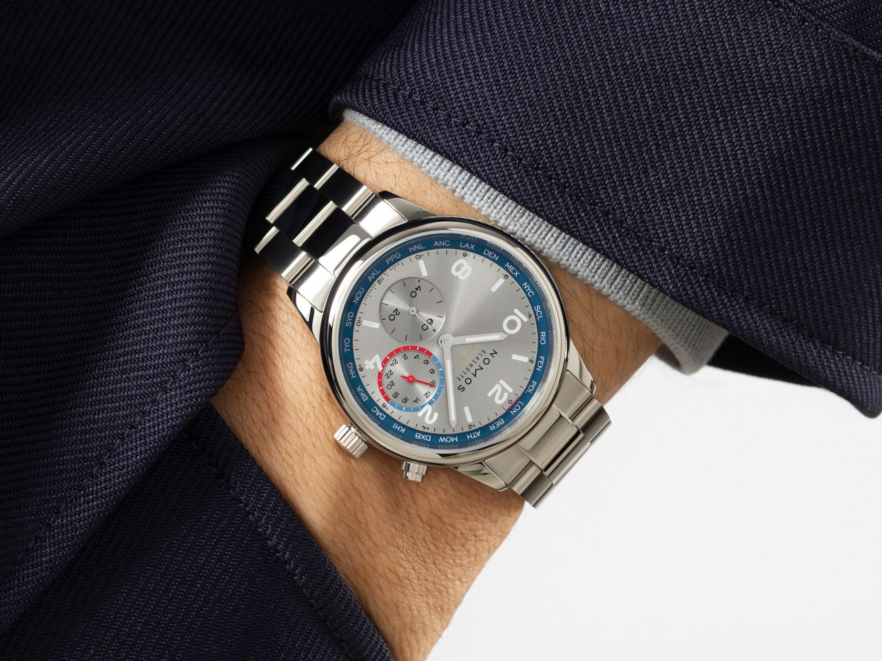 NOMOS Glashütte Club Sport neomatik Weltzeit Automatik Edelstahl 40mm silber-blaues Zifferblatt Metallband