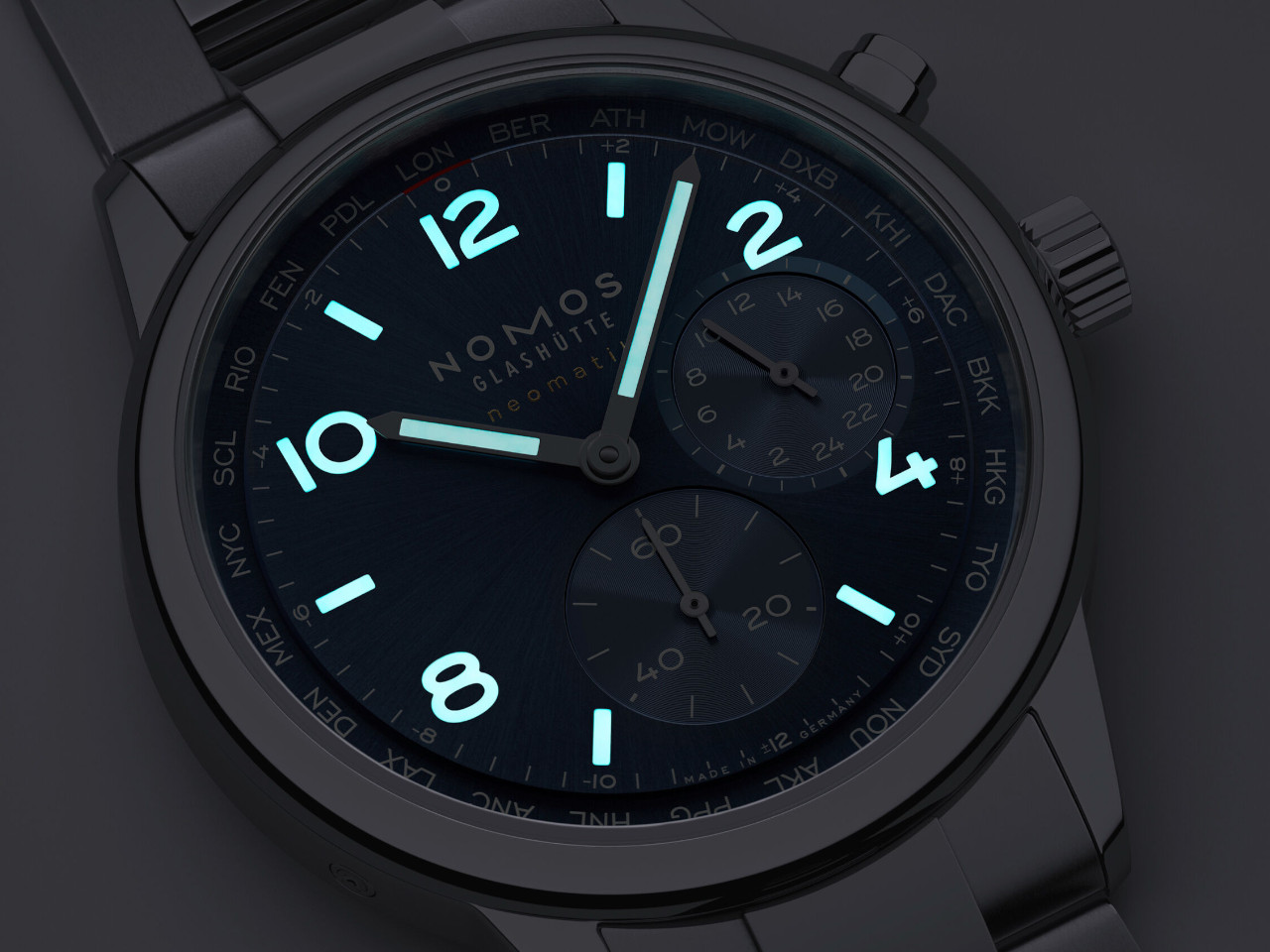 NOMOS Glashütte Club Sport neomatik Weltzeit Automatik Edelstahl 40mm blaues Zifferblatt Metallband