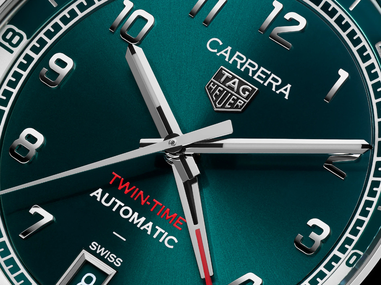 TAG Heuer Carrera Date Twin-Time Automatik Edelstahl 41mm petrolfarbenes Zifferblatt