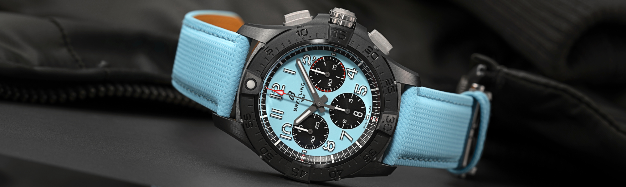 Breitling Markenbanner Avenger B01 Chronograph 42