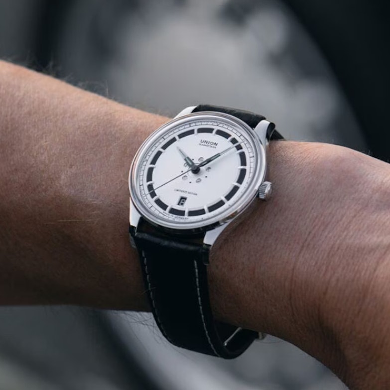 Union Glashütte Noramis Datum Deutschland Klassik 2025 Limitierte Edition am Handgelenk