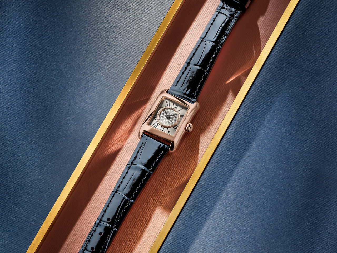 Frederique Constant Classics Carree Ladies Quarz Edelstahl 30x21mm weißes Zifferblatt mit Brillanten blaues Lederband