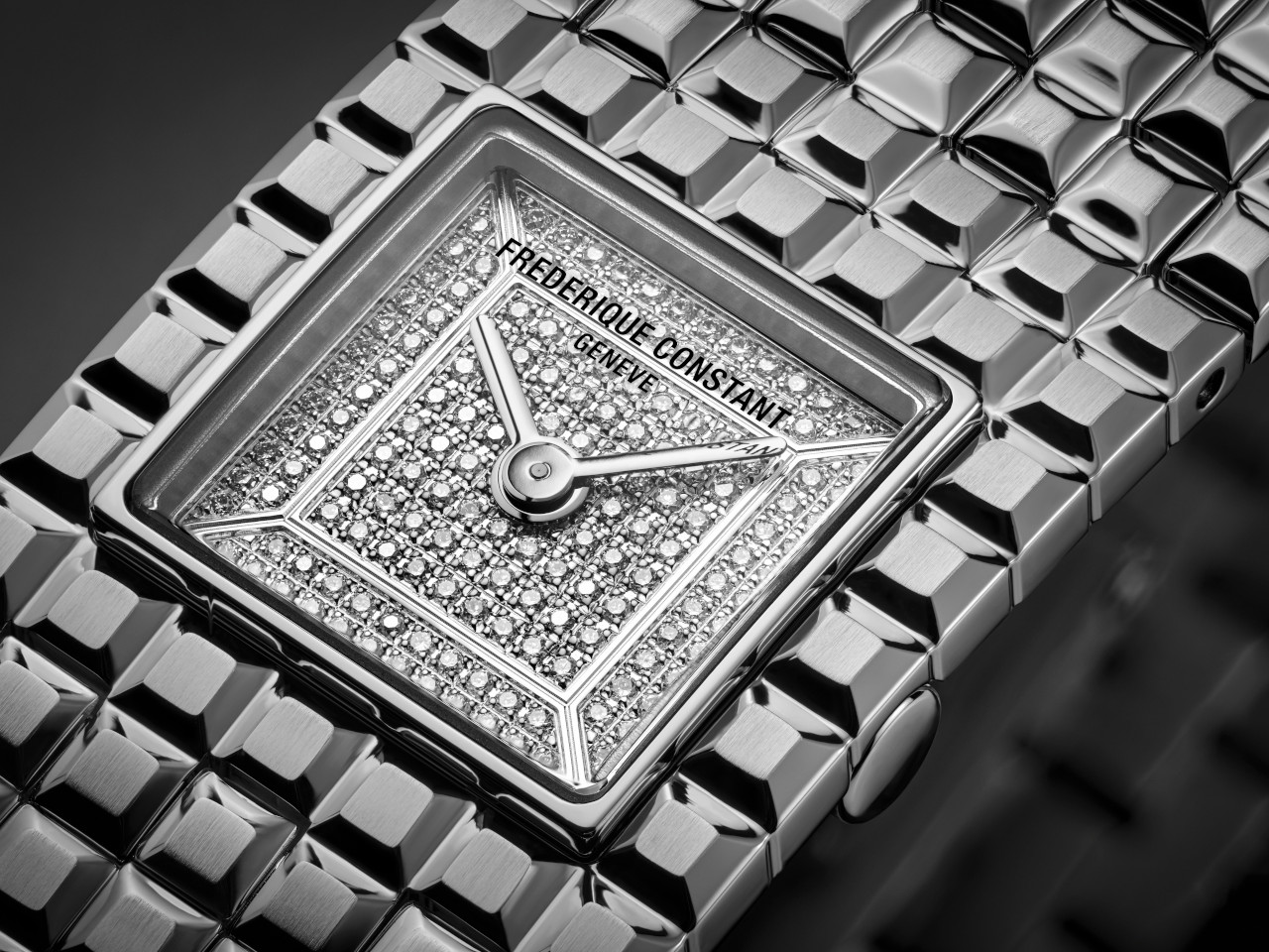 Frederique Constant Classics Manchette Quarz Edelstahl 25x20mm Zifferblatt mit Brillanten