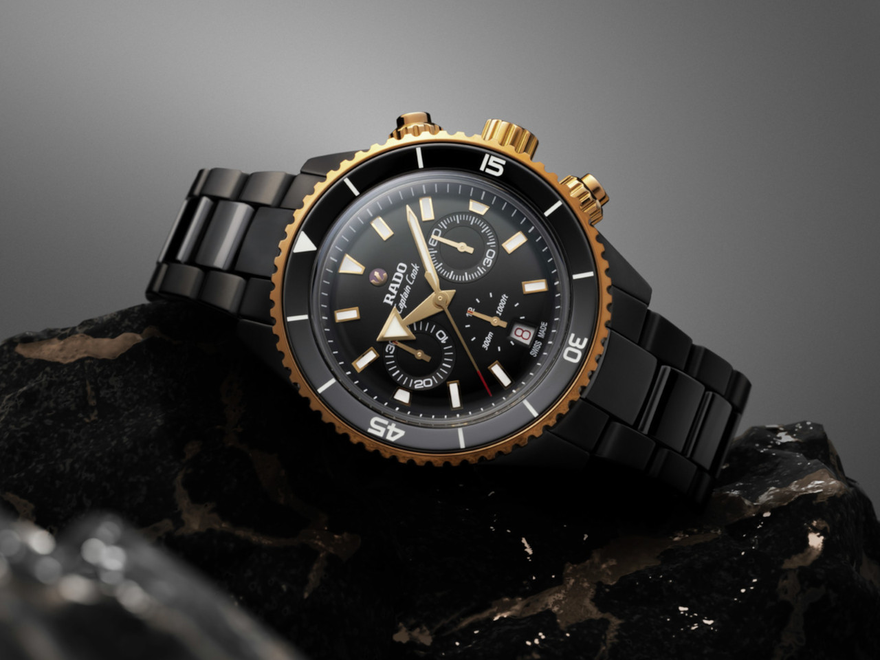 Rado Captain Cook Chronograph Automatik Keramik 43mm schwarzes Zifferblatt schwarzes Keramikband Szene