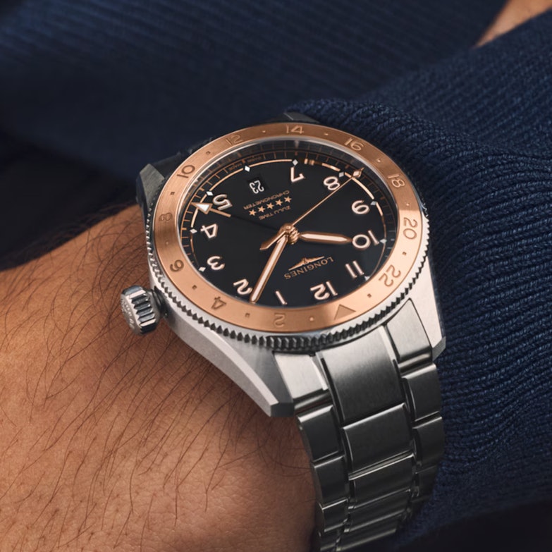 Longines Spirit Zulu Time 1925 Automatik Edelstahl 39mm schwarzes Zifferblatt Metallband am Handgelenk