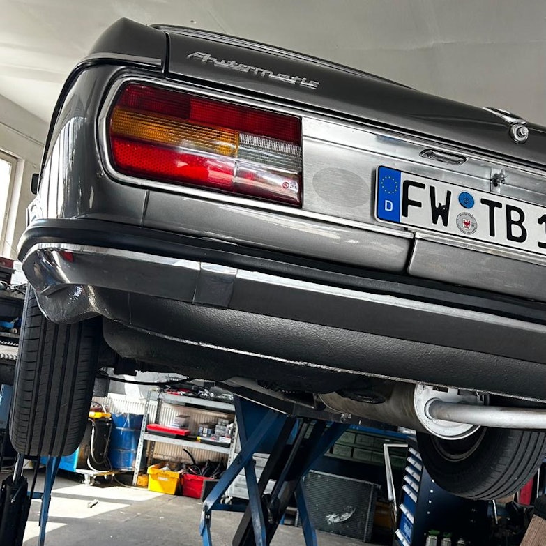 Sachsen Classic 2025 - BMW 3,3 LI 1976 in Werkstatt