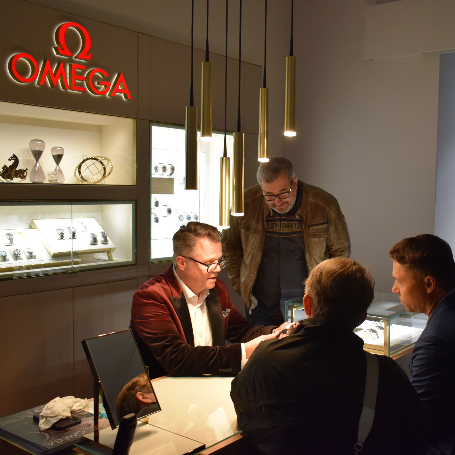 Omega Lounge Eröffnung | Verkaufsgespräch
