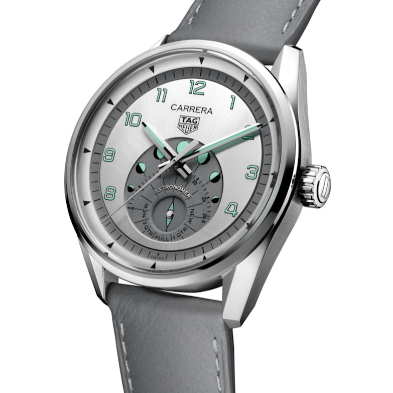 TAG Heuer Carrera Astronomer Automatik Edelstahl 39mm silbernes Zifferblatt graues Lederband