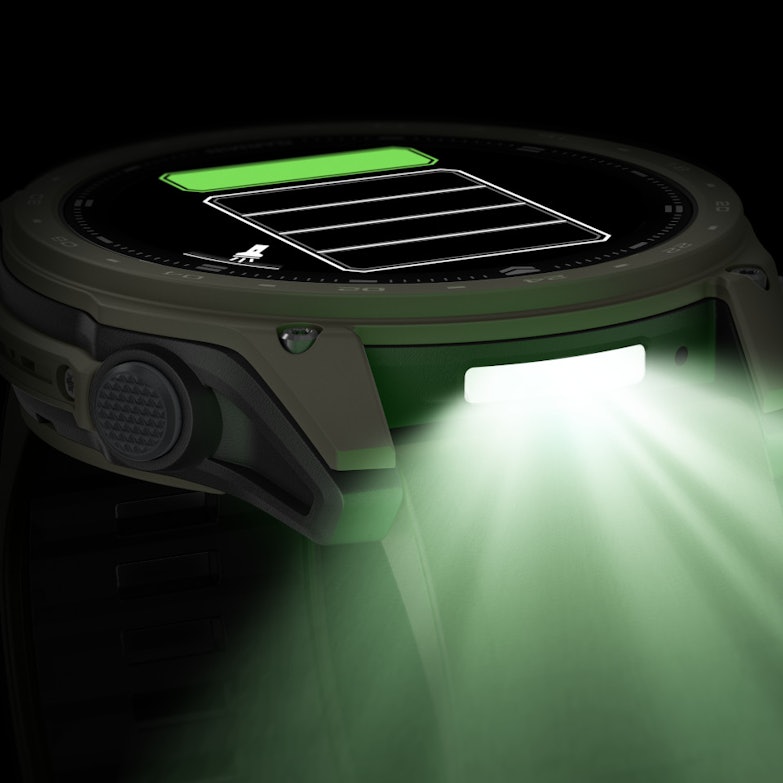 Garmin tactix 8 Cerakote Olivgrün Leuchtfunktion