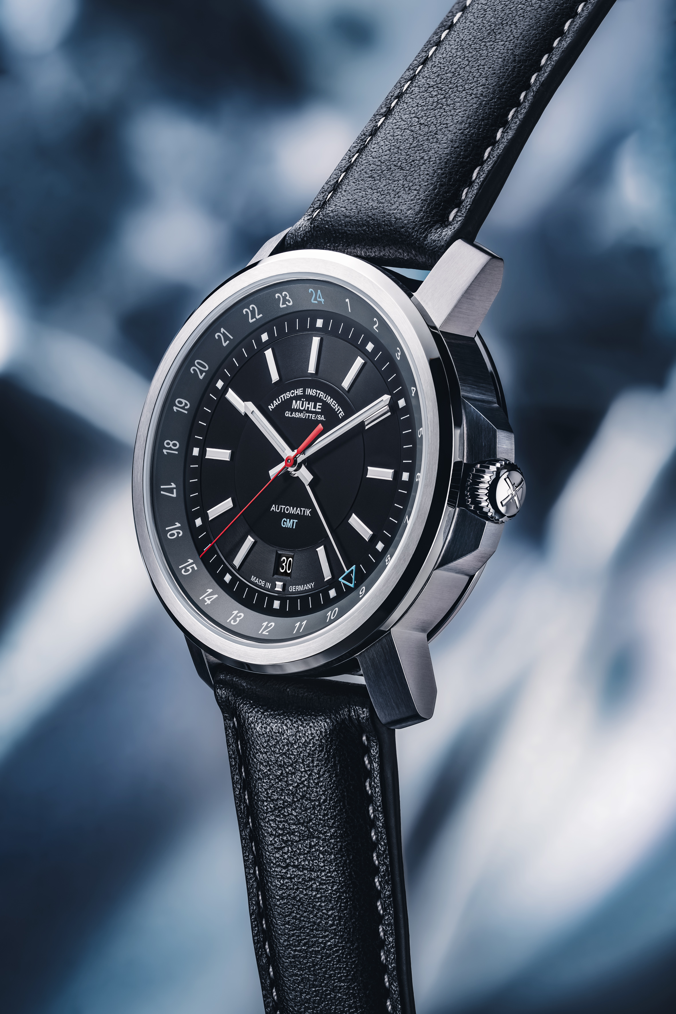 Mühle Glashütte 29er Big GMT Automatik Edelstahl 42mm schwarzes Zifferblatt schwarzes Lederband