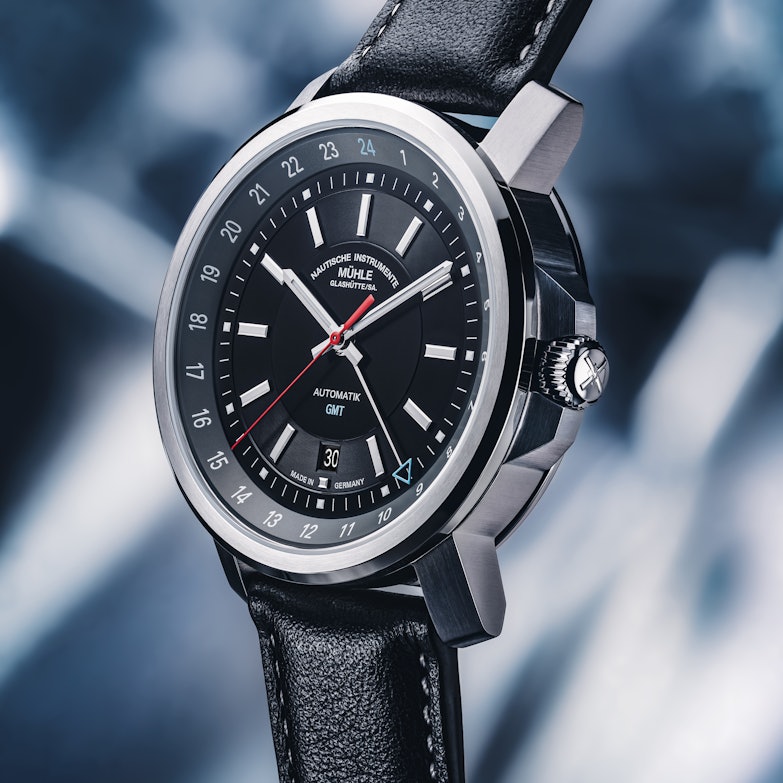 Mühle Glashütte 29er Big GMT Automatik Edelstahl 42mm schwarzes Zifferblatt schwarzes Lederband