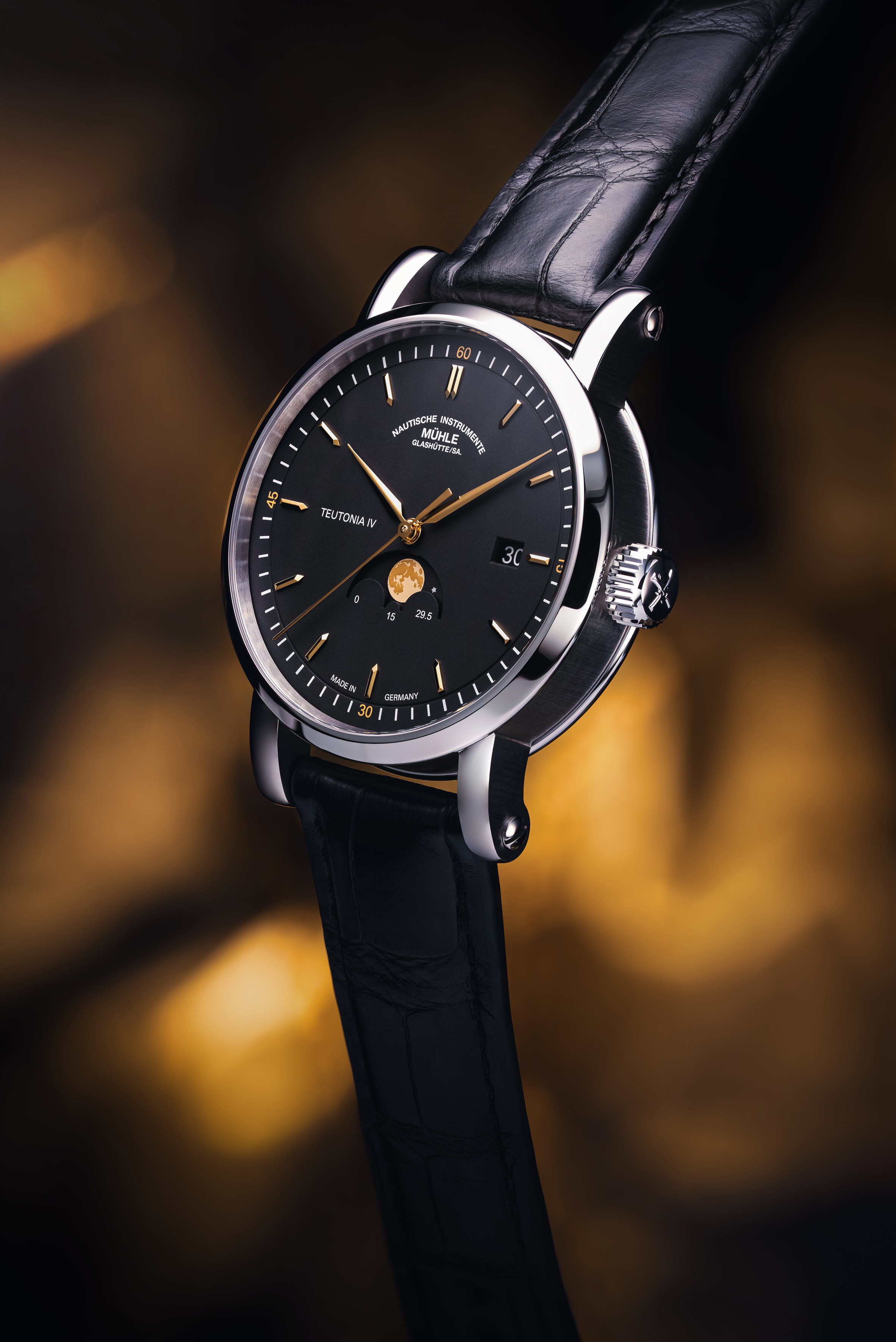 Mühle Glashütte Teutonia IV Mondphase mit handbemalter Mondscheibe