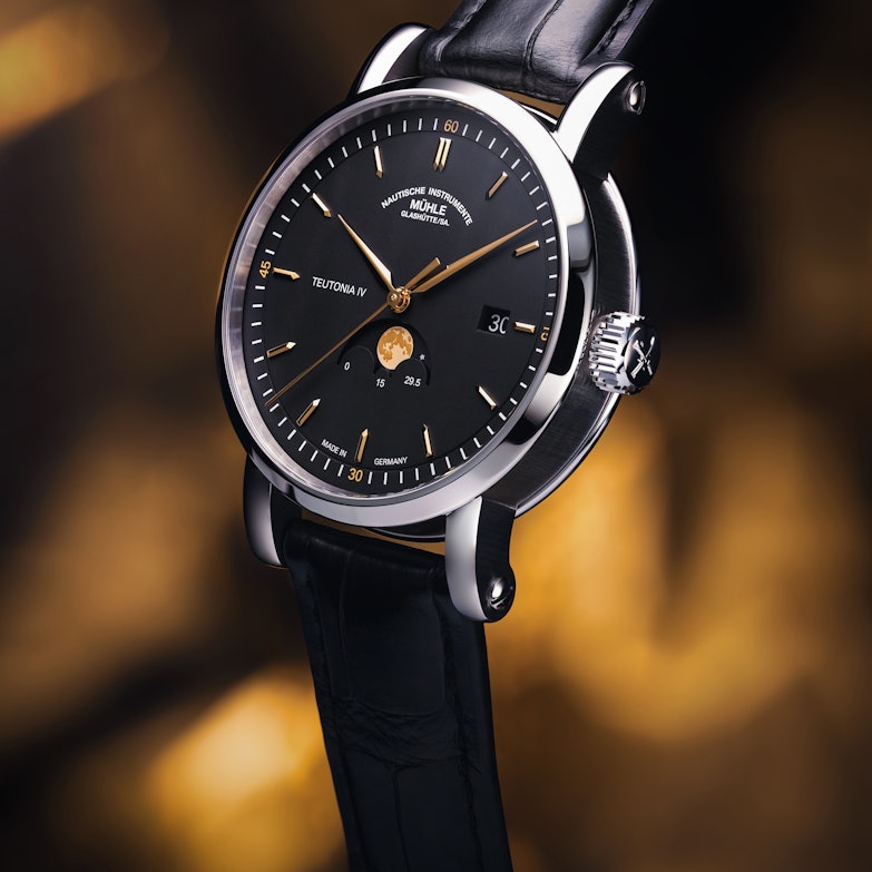 Mühle Glashütte Teutonia IV Mondphase mit handbemalter Mondscheibe