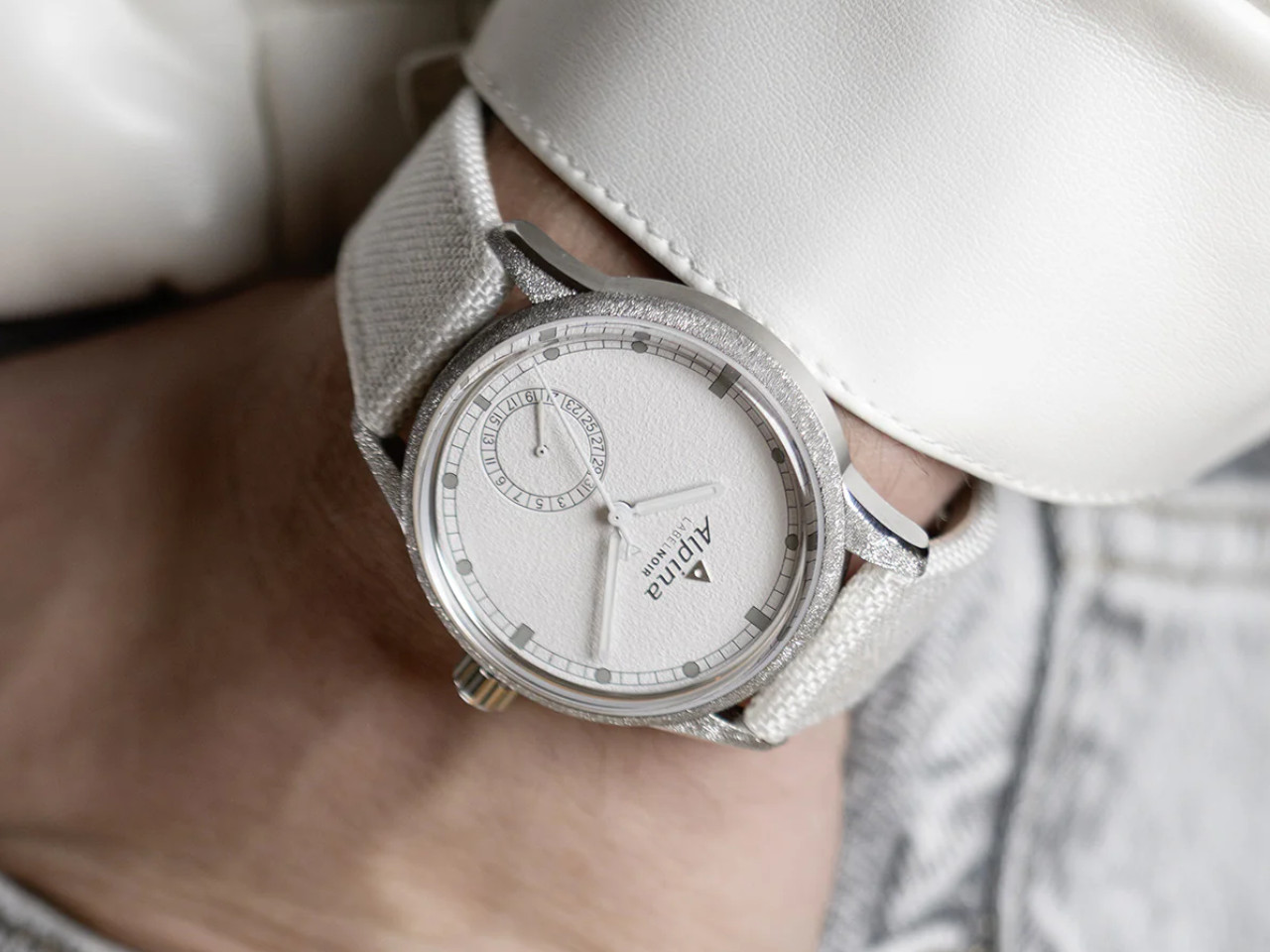 Alpina Alpiner Date Manufacture Label Noir am Handgelenk