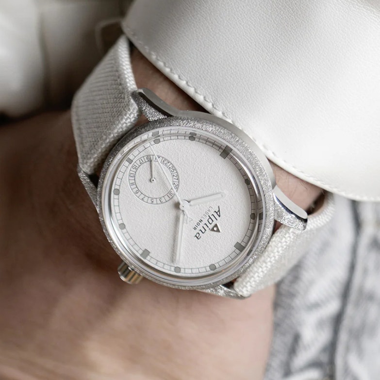 Alpina Alpiner Date Manufacture Label Noir am Handgelenk