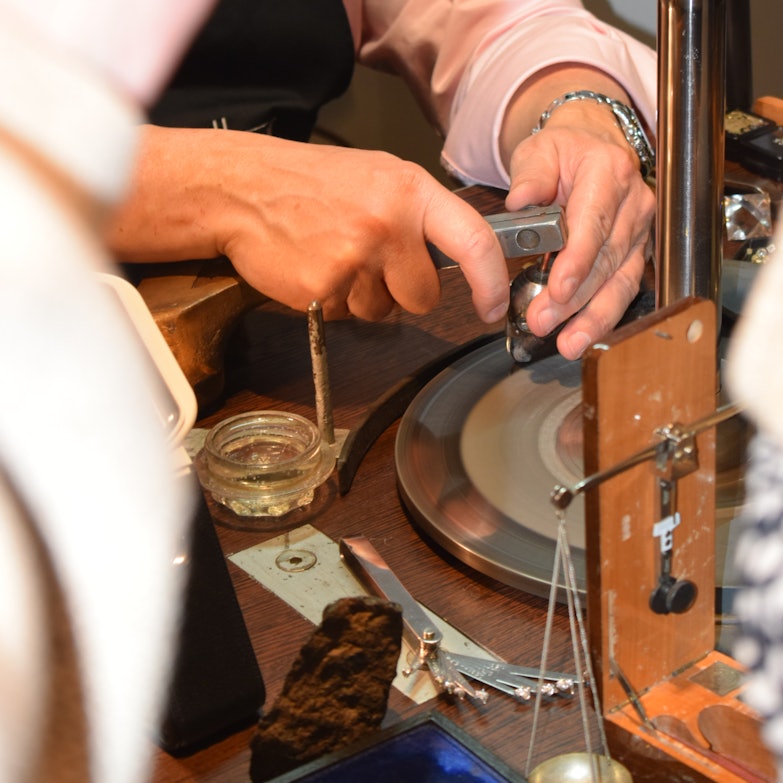 Juwelier Roller | Leo Wittwer Event _ Arbeit Diamantschleifer