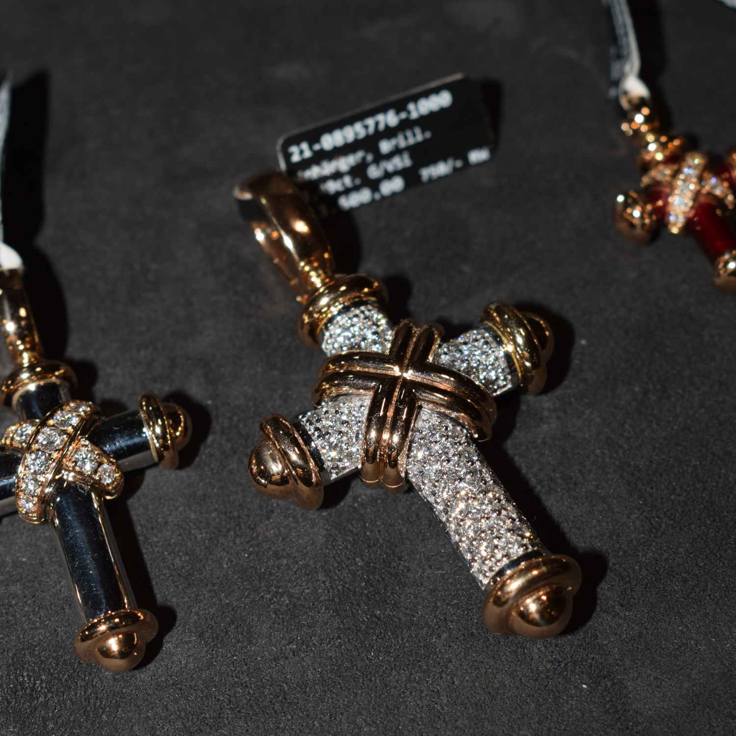 Juwelier Roller | Leo Wittwer Event _ Kreuzanhänger