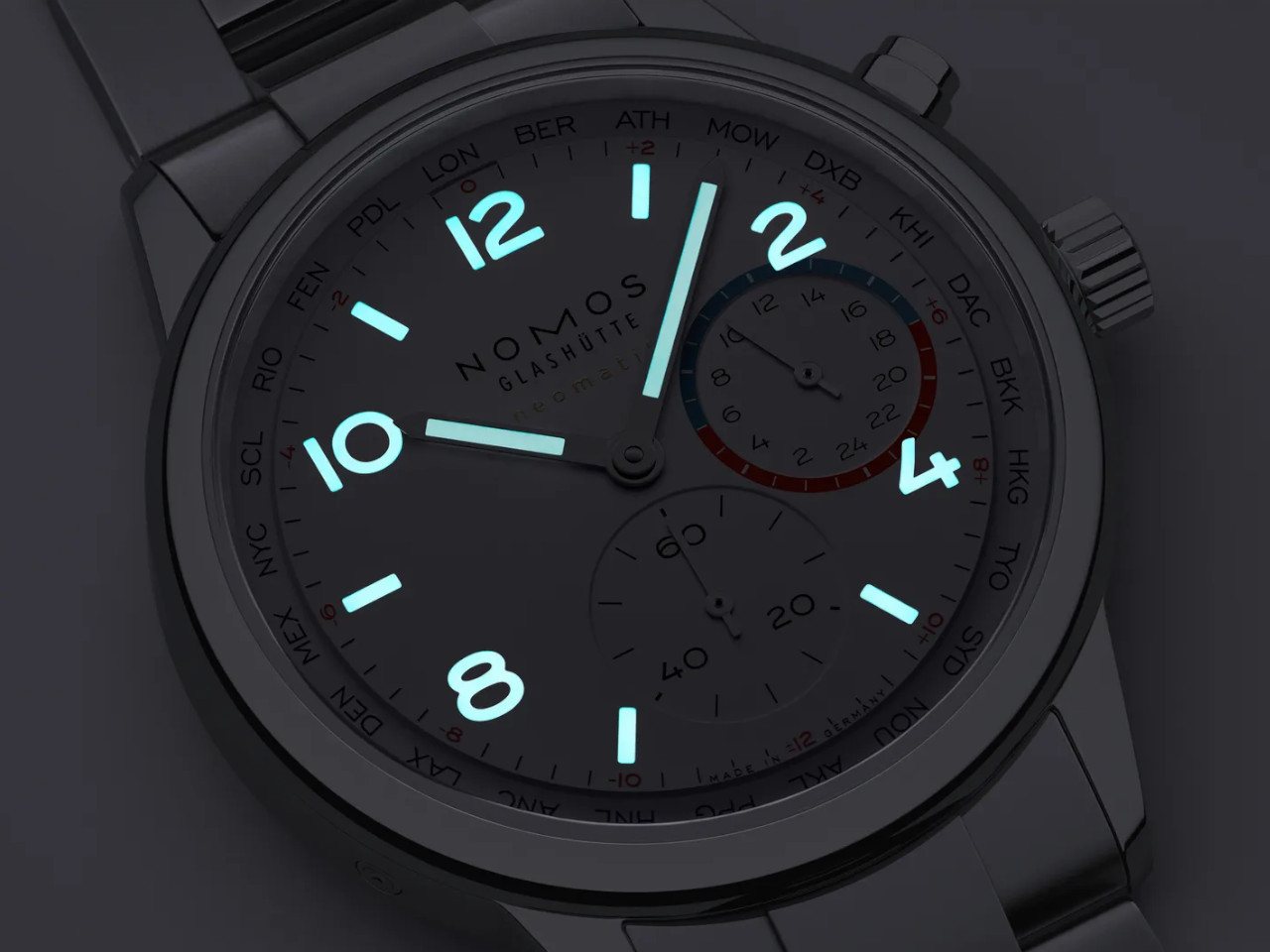 Nomos Glashütte Club Sport neomatik Weltzeit Automatik Edelstahl 40mm Leucht-Zifferblatt