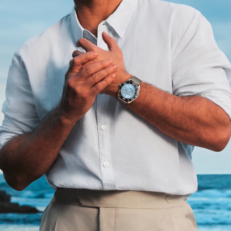 Longines HydroConquest Automatik Edelstahl 42mm blaues Zifferblatt Metallband am Handgelenk