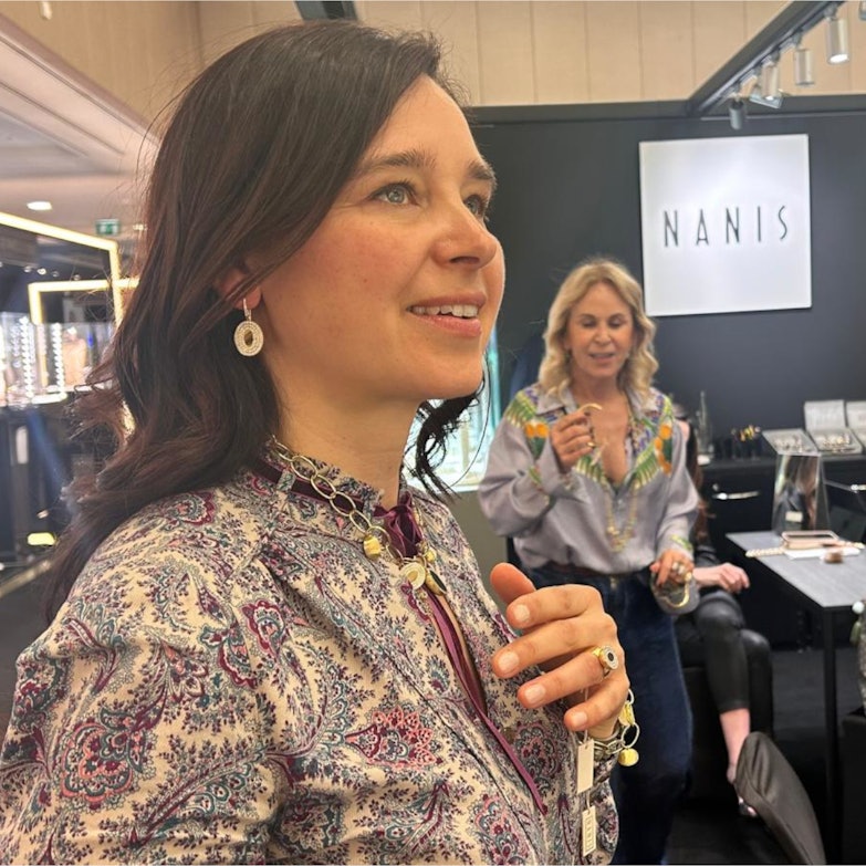 Juwelier Roller - Watches & Wonders 2026 | Nanis Schmuck anprobieren