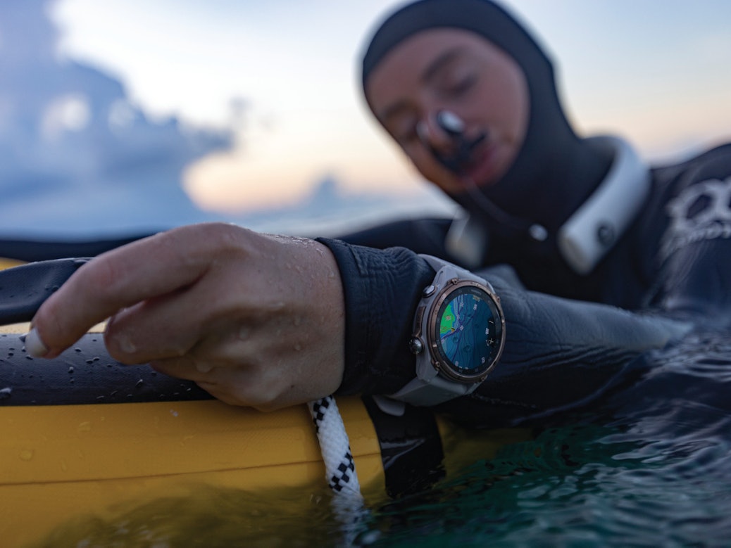 Garmin Markenseite: Taucher mit Smartwatch