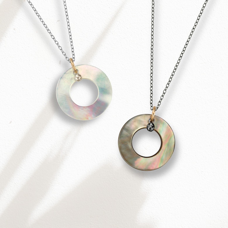 Gellner Sonderedition Collier "Roller Dark Edition" Silber 45cm Kreis aus schwarzem Perlmutt mit Briolett 0,230ct
