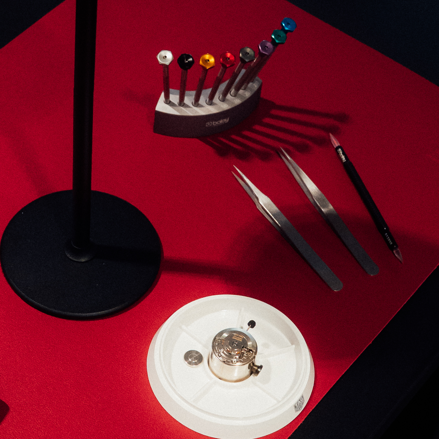 TAG Heuer Watchmaking Class | Uhrmacherwerkzeug am Werktisch