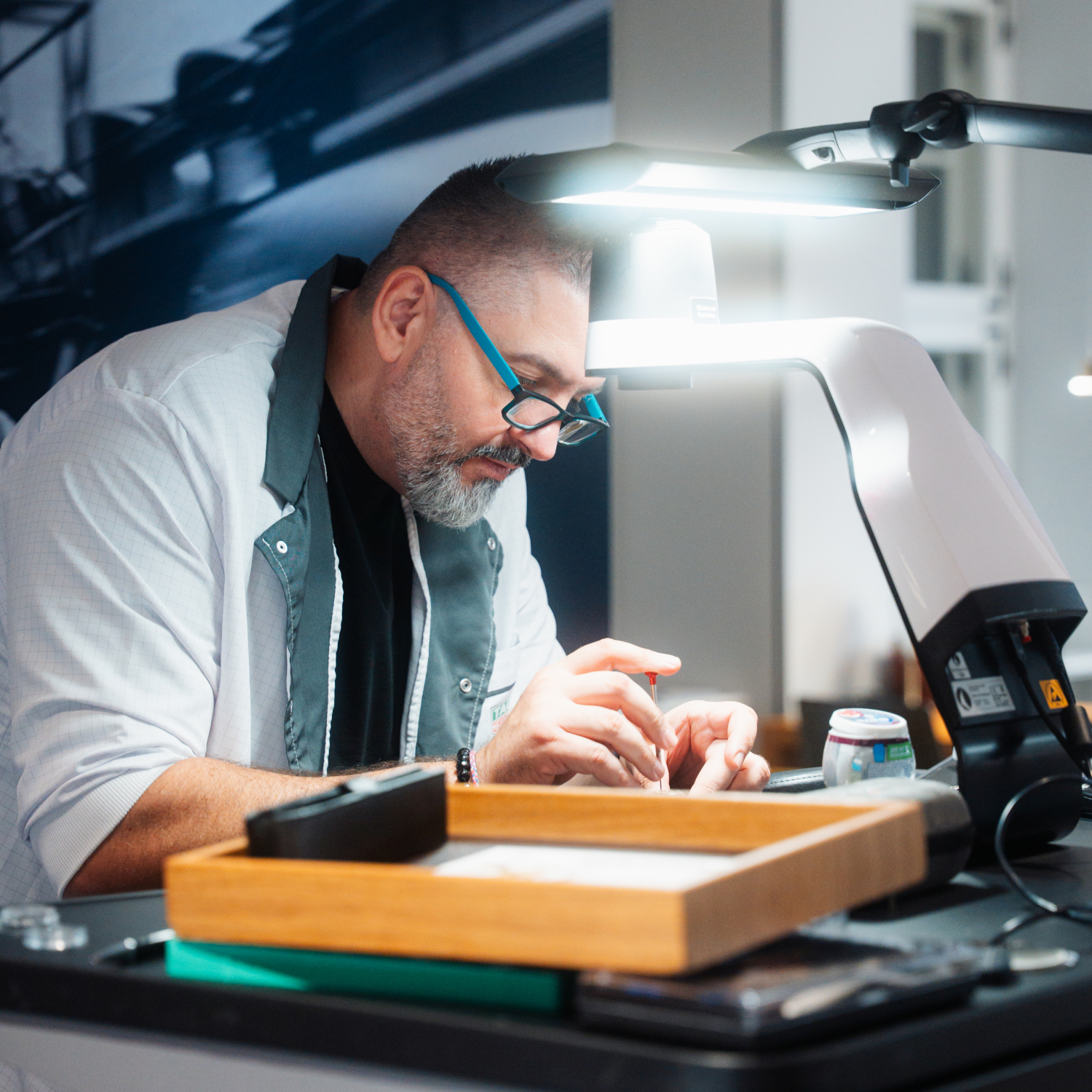 TAG Heuer Watchmaking Class | Stefan Schwarzkopf gibt Anleitung