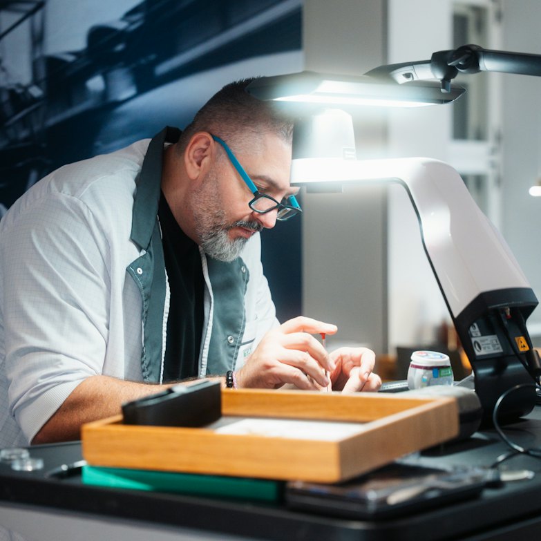 TAG Heuer Watchmaking Class | Stefan Schwarzkopf gibt Anleitung